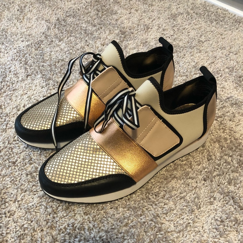 Mission sneakers